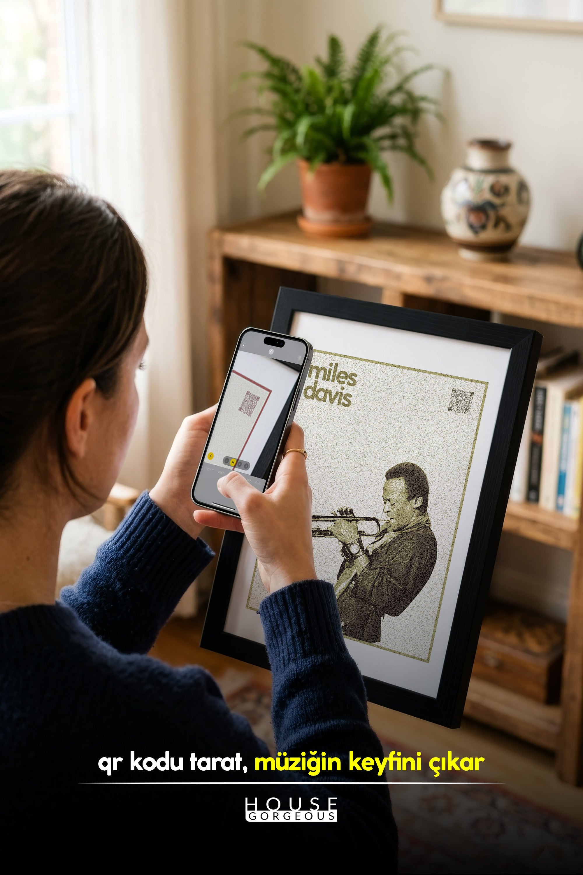 Miles Davis QR Kodlu Müziğin Devleri Koleksiyonu Siyah Çerçeveli Tasarım Tablo